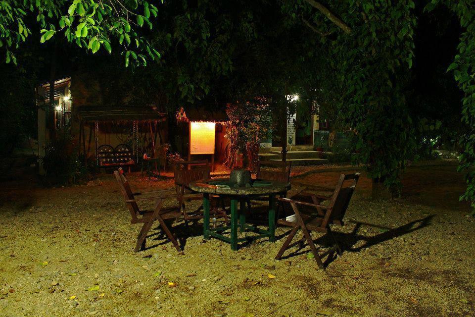 Chitwan Gaida Lodge Саураха Экстерьер фото